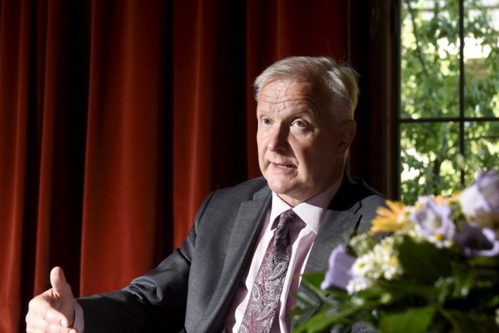 Suomen Pankin uusi pääjohtaja Olli Rehn sanoo, että talouden perustekijät ovat euroalueella hyvässä kunnossa, mutta poliittinen epävarmuus uhkaa pahimmillaan suistaa myönteisen kehityksen pois raiteiltaan. LEHTIKUVA / Heikki Saukkomaa