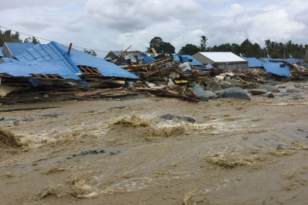 Tulvat ovat jo vetäytyneet, mutta viranomaiset yrittävät yhä evakuoida ihmisiä. LEHTIKUVA / AFP