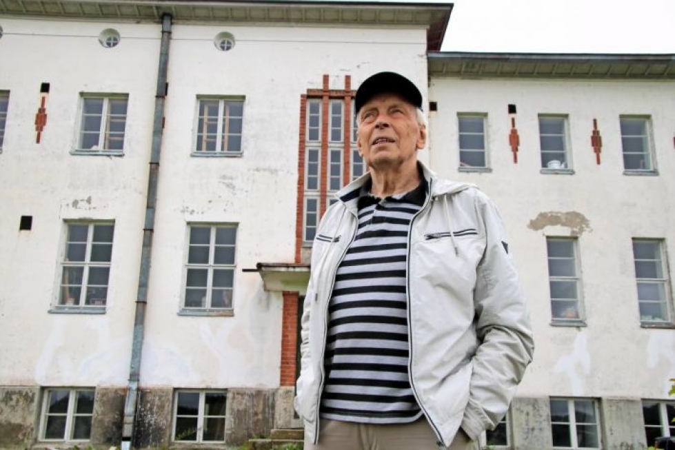 Valkoisen talon ikkunasta näkyi Neuvostoliiton puolelle jäänyt Kososten koti ja jopa sen purkaminen, Aulis Kosonen muistelee.