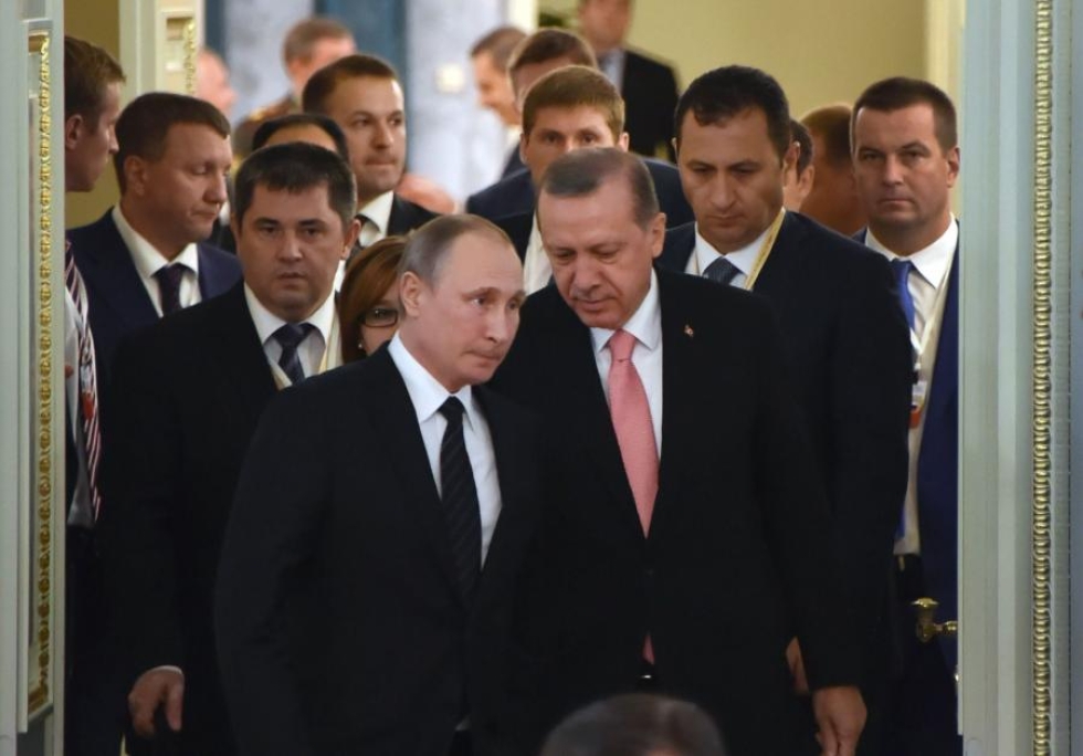 Turkin presidentti Recep Tayyip Erdogan tapasi eilen kollegansa Vladimir Putinin Venäjällä. Matkan on uumoiltu tarkoittavan, että Turkki olisi etsimässä tukea idästä. LEHTIKUVA/AFP