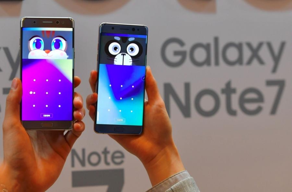 Samsung joutui vetämään Galaxy Note7 -lippulaivapuhelimensa markkinoilta vaarallisten akkujen takia. LEHTIKUVA/AFP