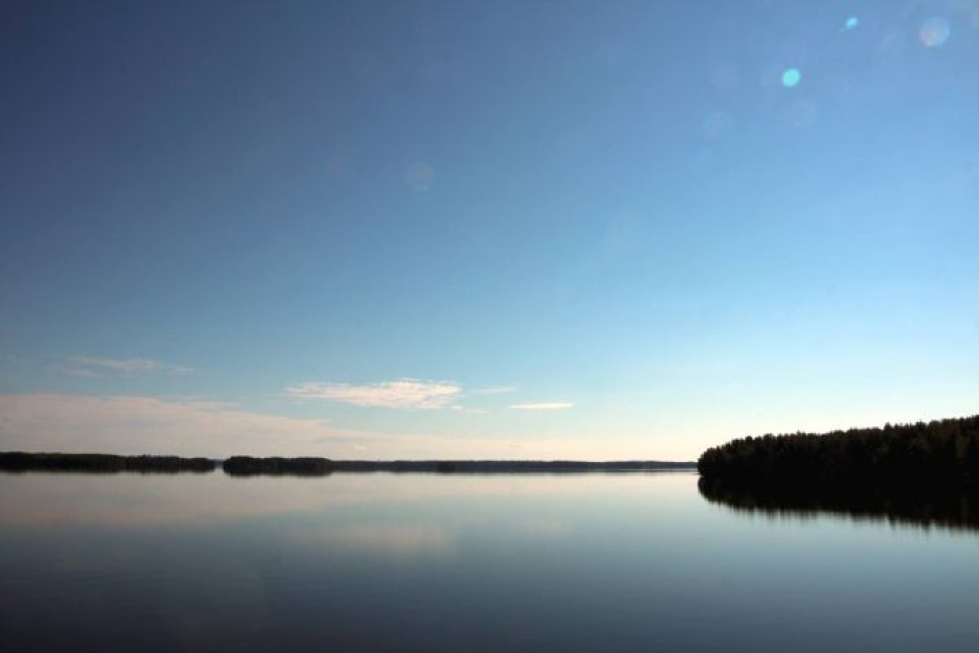Pyhäjärvi sijaitsee osin Suomen ja osin Venäjän puolella.