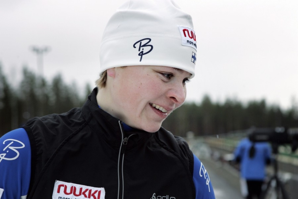 Kaisa Varis hiihtää perjantaina Joensuun joukkueessa.