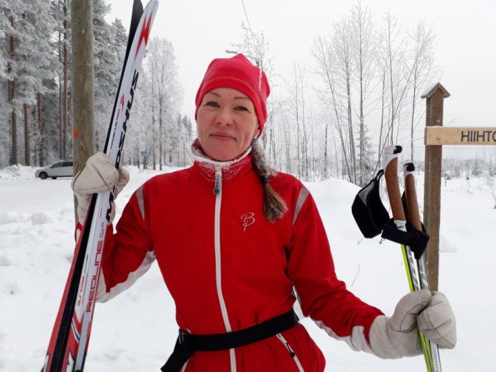 Anne Rissanen on tuttu näky Lykynlammen ja Pärnävaaran hiihdoladuilla.