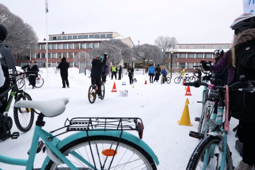 Talvipyöräilykonferenssissa seurattiin tällä viikolla muun muassa koululaisten talvipyöräilyä.