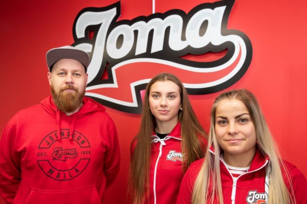 Jouni Oja-Lipasti aloittaa JoMassa valmennusuransa ensimmäisen kauden naisten pelinjohtajana Superpesiksessä. Johanna Pirskanen saapuu JoMaan Siilinjärveltä ja Jenna Siira Tyrnävältä.