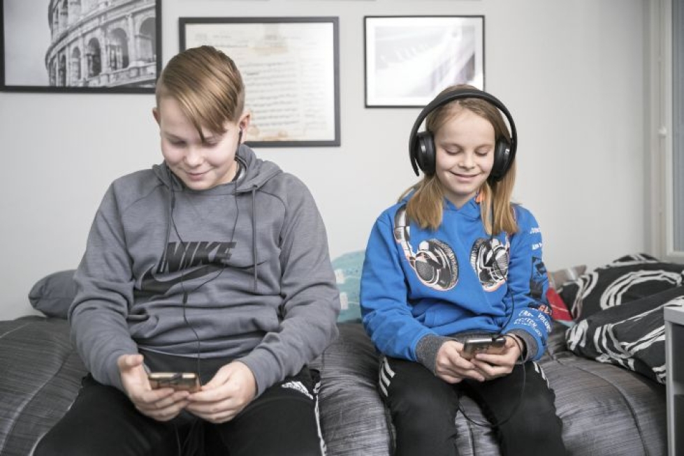 Aleksi ja Lauri Elokiven suosimat musiikin kuuntelukanavat ovat Youtube, Spotify ja Tiktok. Radiota he kuuntelevat vain autossa.