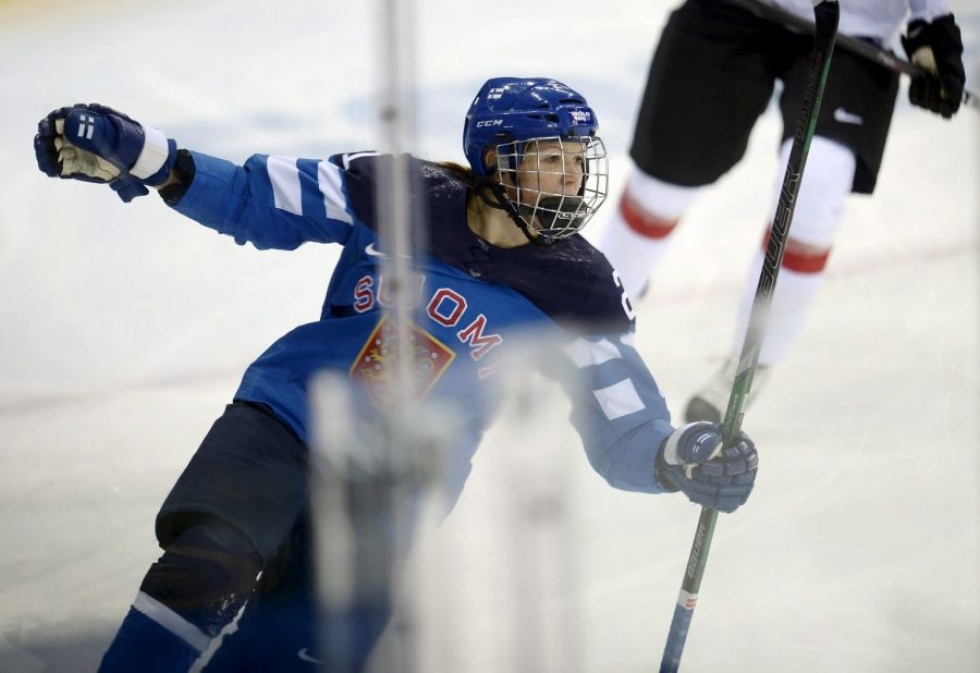 Hyökkääjä Michelle Karvinen oli yksi Suomen joukkueen parhaita pelaajista Kanadan turnauksessa. Kuva toissa vuodelta. LEHTIKUVA / ANTTI AIMO-KOIVISTO