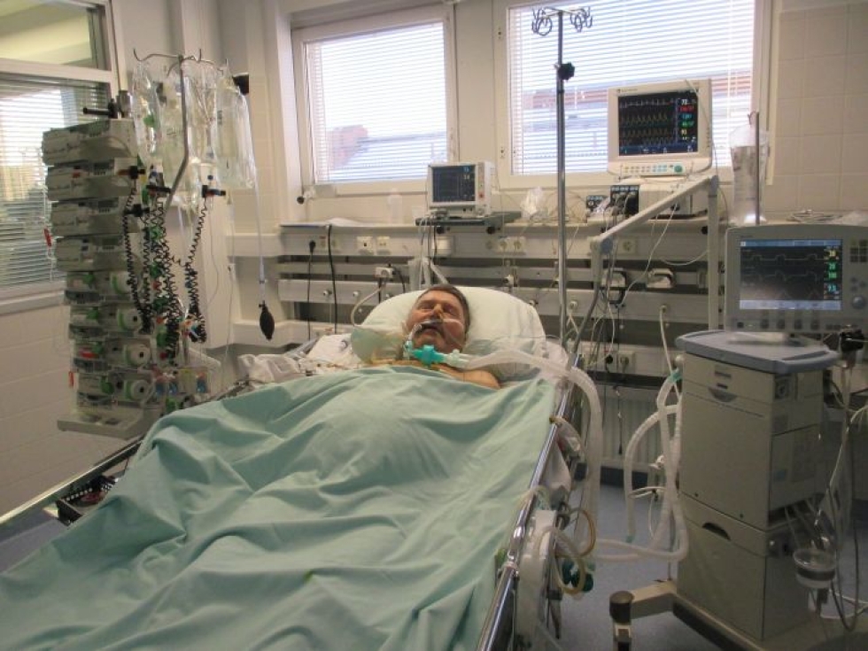 Sikainfluenssaan sairastunut Pekka Laakkonen oli syvässä koomassa teho-osastolla Joensuussa talvella 2014. 