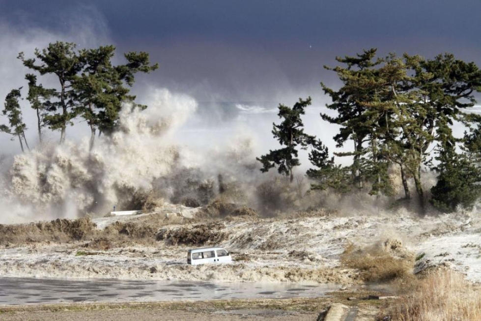 Tuhoisa tsunami iski Fukushiman prefektuuriin vuoden 2011 maaliskuussa. Tsunami aiheutti ydinonnettomuuden, minkä seurauksena 18 500 ihmistä kuoli. LEHTIKUVA/AFP
