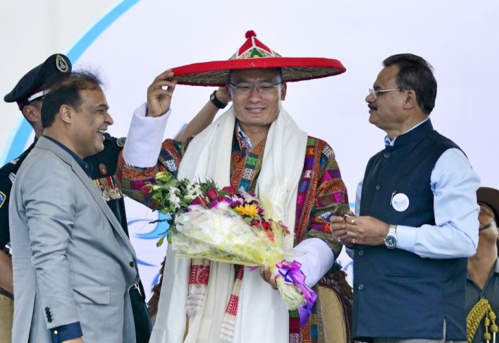 Bhutanin pääministeri Tsherin Tobgay kävi viime vuonna valtiovierailulla Intiassa.
