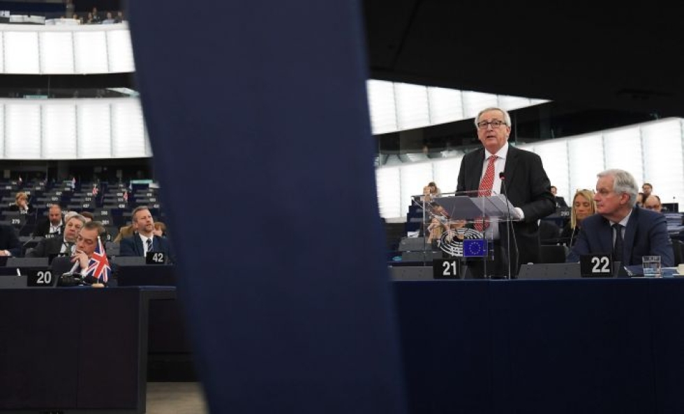 EU-parlamentissa puhuneen Jean-Claude Junckerin mukaan Britanniaa on kohdeltava lykkäyksen aikana täysivaltaisena jäsenmaana. Kuva: Lehtikuva/AFP