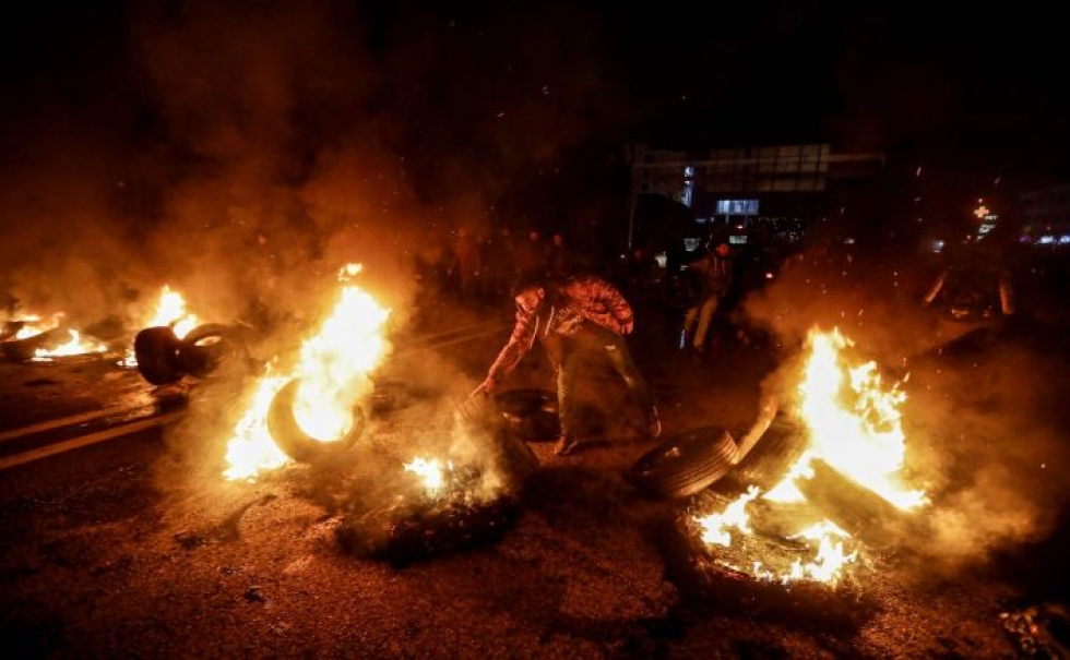 Libanonissa lokakuussa alkaneet mielenosoitukset jatkuvat edelleen. Kuva on tiistailta. LEHTIKUVA / AFP
