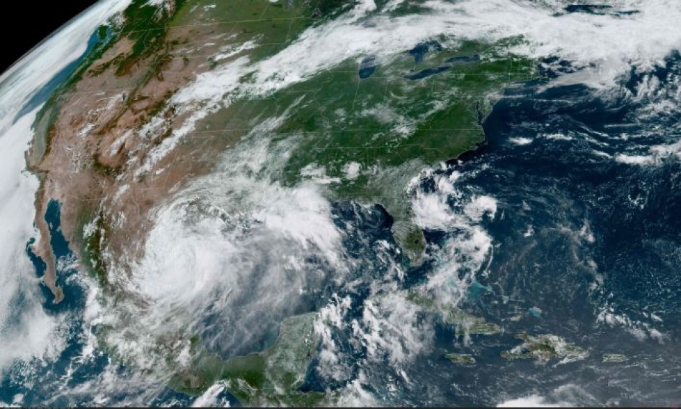Sunnuntaina myrsky kulki Texasin läpi, ja sen tuulet puhalsivat rantautumisen jälkeen ajoittain noin 32 metriä sekunnissa. LEHTIKUVA/AFP
