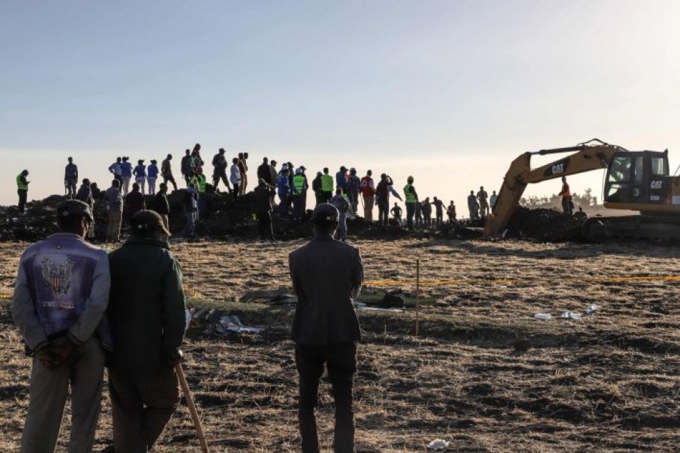 Yhteensä 157 ihmistä kuoli, kun Ethiopian Airlinesin matkustajakone putosi maahan pian nousun jälkeen sunnuntaiaamuna. LEHTIKUVA/AFP