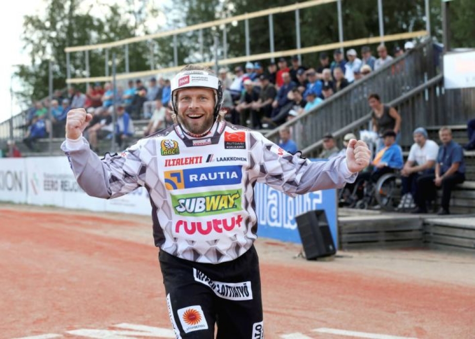 Sami Joukainen pystyi palaamaan pelikentille KiPan paidassa vuonna 2016 hengenvaarallisen sairastumisen jälkeen. Joukaisen pelaajaura päättyi syksyllä 2017 Kankaanpään Mailan riveissä.