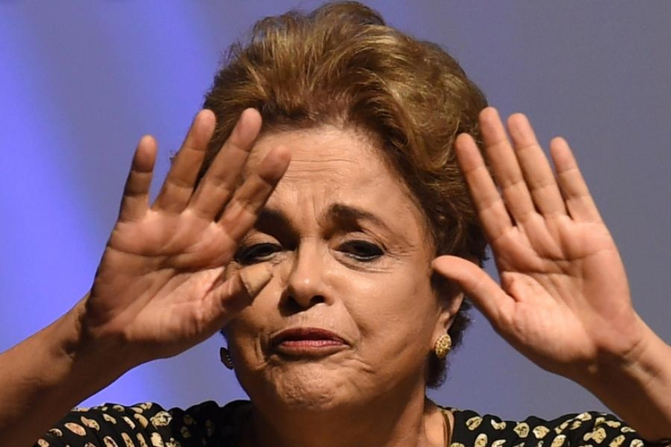Brasilialaismedian mukaan senaatin enemmistö kannattaa presidentti Dilma Rousseffin eroa. LEHTIKUVA/AFP