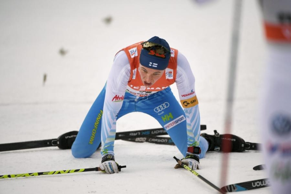 Matti Heikkinen hiihti Tour de Ski -kiertueella viidenneksi ja jäi voittajasta noin puolitoista minuuttia. LEHTIKUVA / MARTTI KAINULAINEN