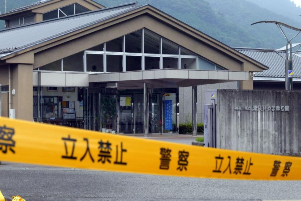 Japanissa poliisi eristi vammaiskeskuksen, johon puukottaja iski yöllä. LEHTIKUVA/AFP