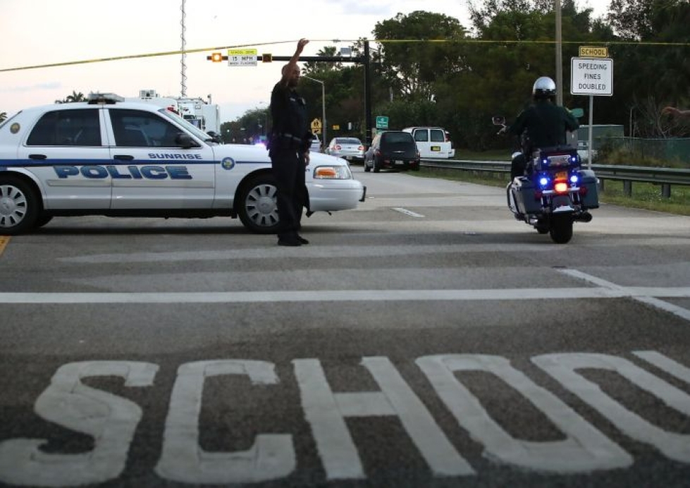 Viime helmikuussa entinen oppilas ampui 17 ihmistä kuoliaaksi Parklandissa Floridassa sijaitsevassa koulussa. LEHTIKUVA/AFP