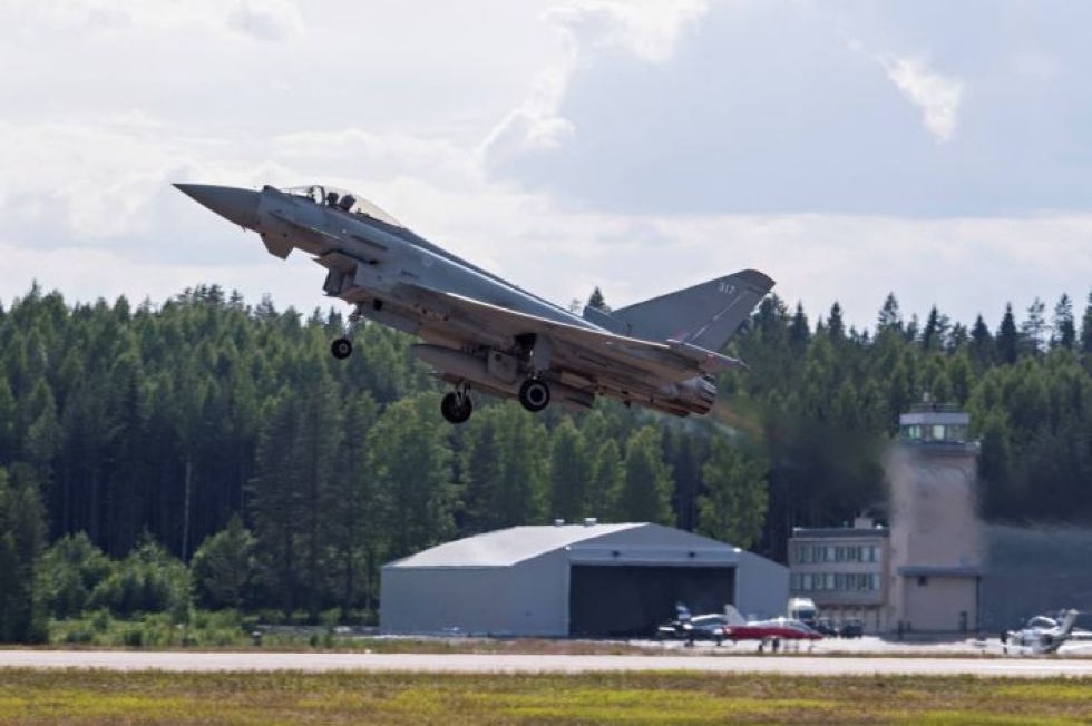 Eurofighter Typhoon nähtiin Tikkakoskella Ilmavoimien juhlalentonäytöksessä kesällä 2018.