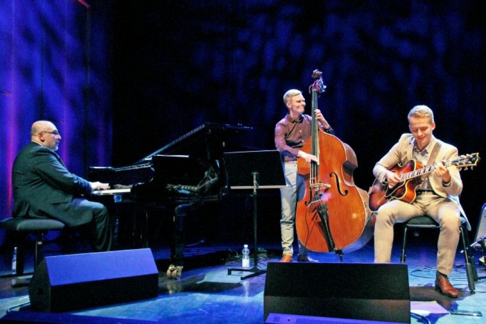 Olli Soikkeli & Marian Petrescu Trio esiintyi Hannikaisen salissa syksyllä 2018.