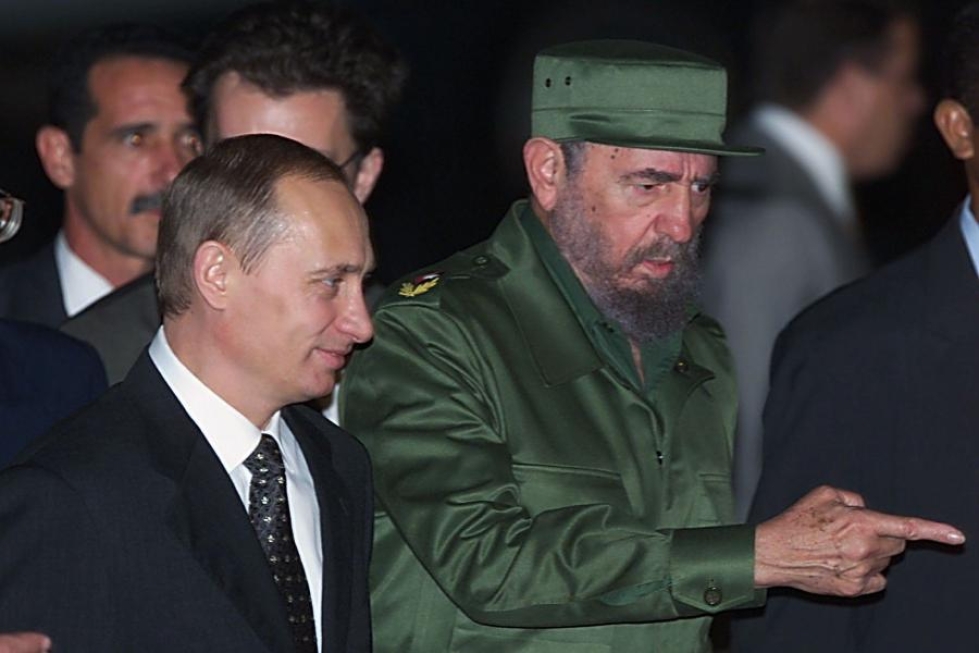 Venäjän presidentti Vladimir Putin vieraili Kuubassa joulukuussa 2000 ja tapasi presidentti Castron heti lentokentällä. LEHTIKUVA/AFP