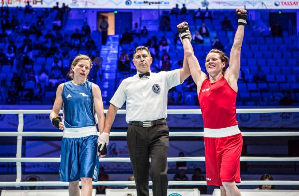 Voitto Sveitsin Sandra Brüggeristä toi Mira Potkoselle (oik.) paikan Rio De Janeiron olympialaisiin. LEHTIKUVA / handout / International Boxing Association AIBA