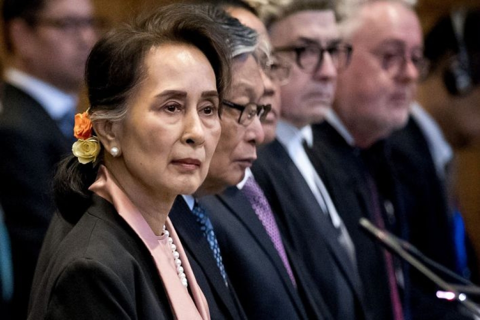 Rauhannobelisti Aung San Suu Kyi Haagin tuomioistuimessa tiistaina.  Suu Kyi aikoo poikkeuksellisesti johtaa Myanmarin puolustautumista oikeudessa keskiviikkona. LEHTIKUVA/AFP