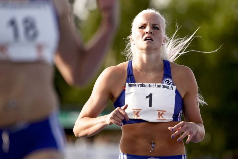 Jutta Heikkinen ylsi 200 metrillä kauden parhaaseensa. Ennätykset syntyivät pika-aidoissa (14,00) ja kuulantyönnössä (12.72).