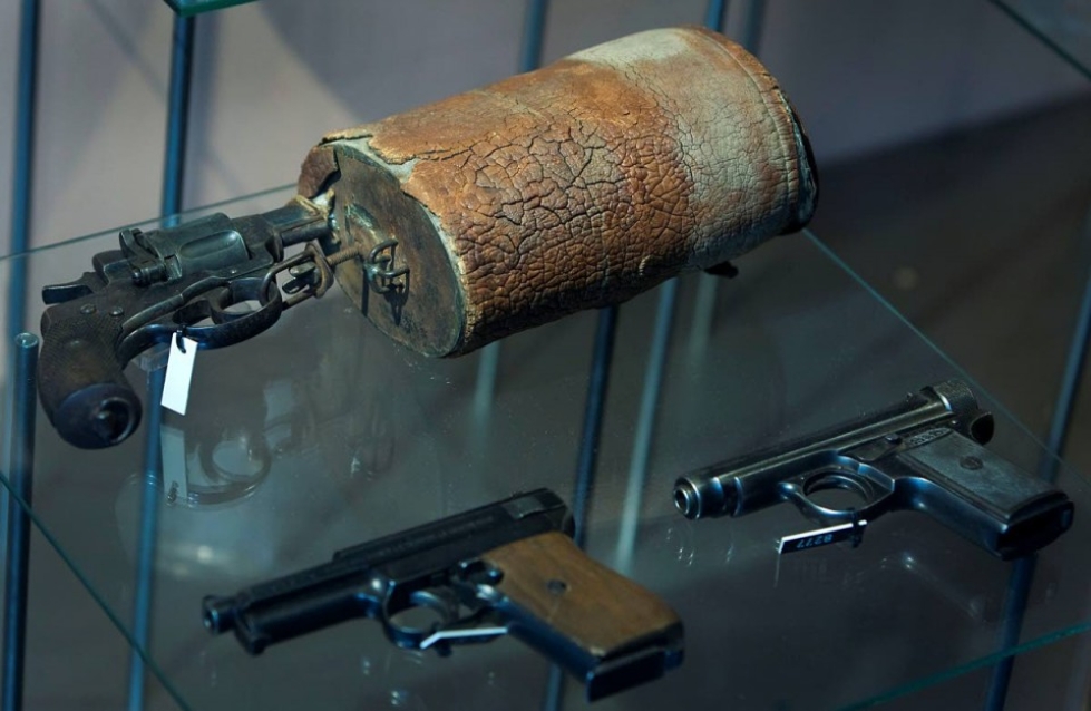 Rikoksissa käytettyjä aseita KRP:n rikosmuseossa Vantaalla. Kuva: Mauri Ratilainen