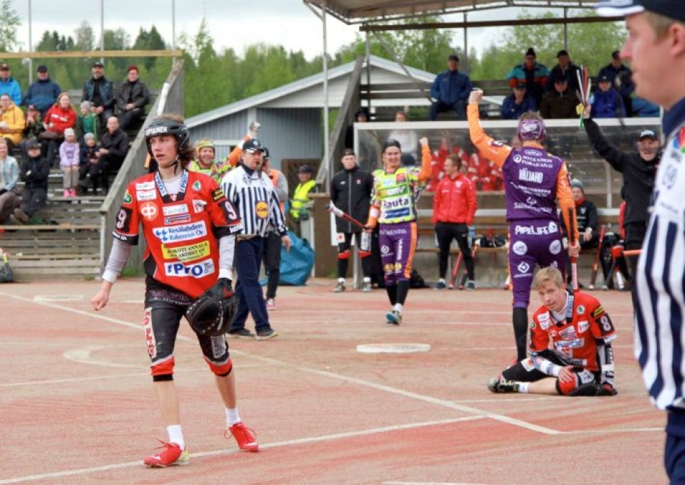 Elmeri Purmonen pääsi ensimmäistä kertaa myös ulkopeliin. Tällä kertaa etenijän polttaminen ei onnistunut, vaan Ville Väliaho pääsi juhlimaan näpäyttämäänsä juoksua.
