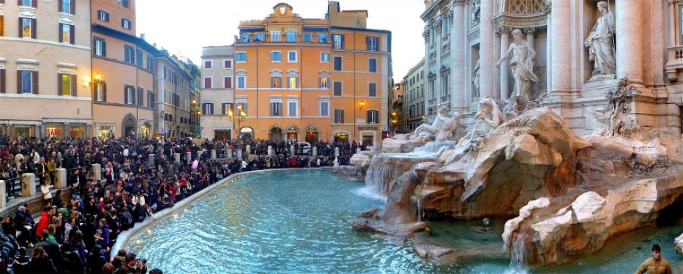 Vuonna 1762 valmistunut suihkulähde Fontana di Trevi on yksi kaupungin suosituimmista nähtävyyksistä.