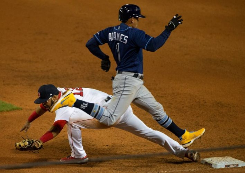 Baseball on ottamassa kasvuharppauksia Suomessa pesäpalloseurojen kautta. Kuvassa Boston Red Soxin Marwin Gonzalez ja Tampa Bay Rays -joukkueen Willy Adames.