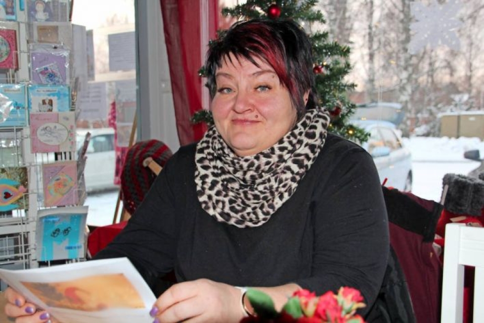 Kirsi Räsänen-Muttonen on järjestämässä Tohmajärvelle vähävaraisten jouluruokailua. Hän kiittelee vuolaasti niitä, jotka ovat mahdollistaneet tapahtuman järjestämisen.