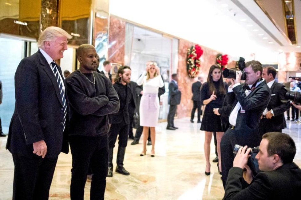Amerikkalainen rap-muusikko Kanye West (oik.) vieraili Donald Trumpin Trump Towerissa 13. joulukuuta. Vierailu kiinnosti mediaa.