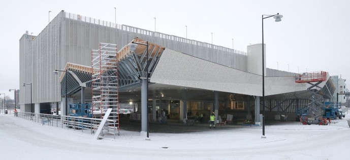 Kuvat: Joensuun rautatie- ja linja-autoaseman uusi pysäköintitalo avataan  tammikuussa – Asemalle tulee myös R-kioski, odotustilat, taksiasema ja  saattoliikenne