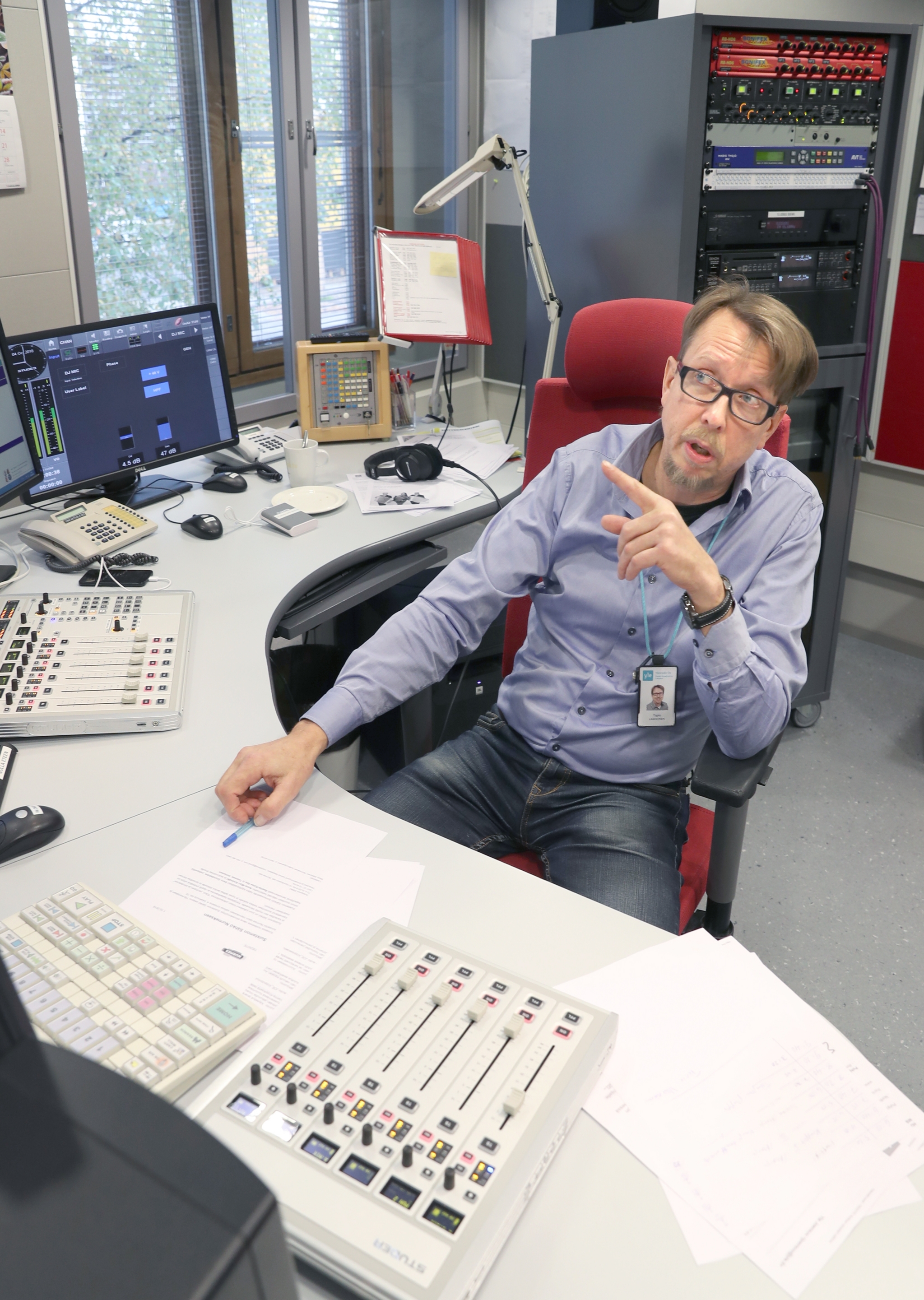 Pohjoiskarjalaisille tuttu radioääni Tapio Laakkonen on oppinut  suhtautumaan lähetyksiin rutiinilla - radio on hyvin intiimi väline