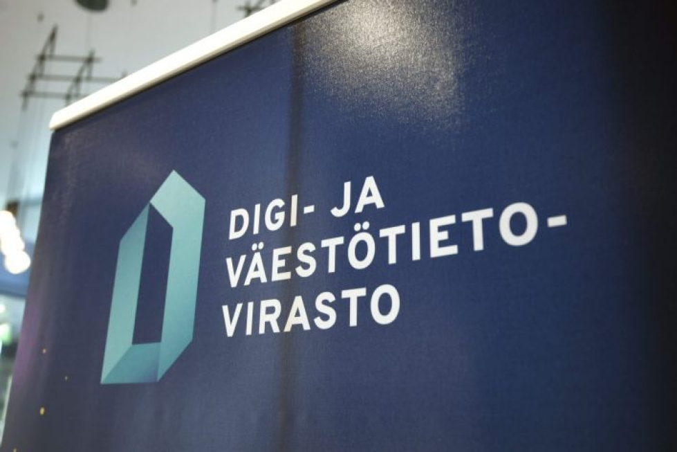 Palvelujen kohtuuttomista viivästyksistä syytetty Digi- ja väestötietovirasto (DVV) arvioi, että palvelujen täyteen digitalisoimiseen kuluu vielä vuosia. LEHTIKUVA / Markku Ulander