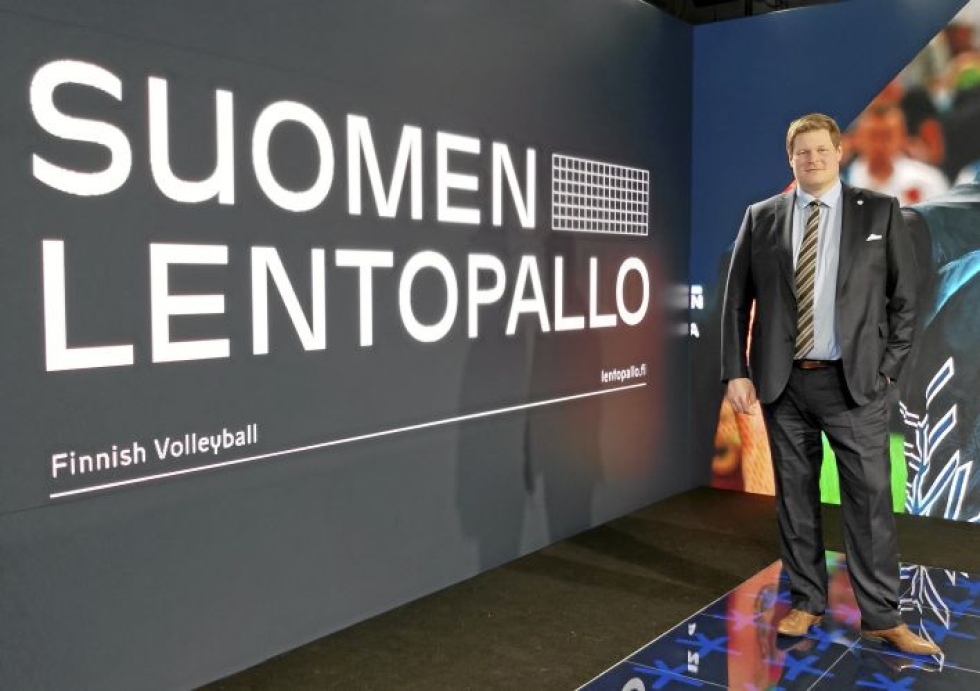Olli-Pekka Karjalainen on harpannut lentopallon pariin. Hän toimi aikaisemmin Kuortaneen valmennuskeskuksen palveluksessa.