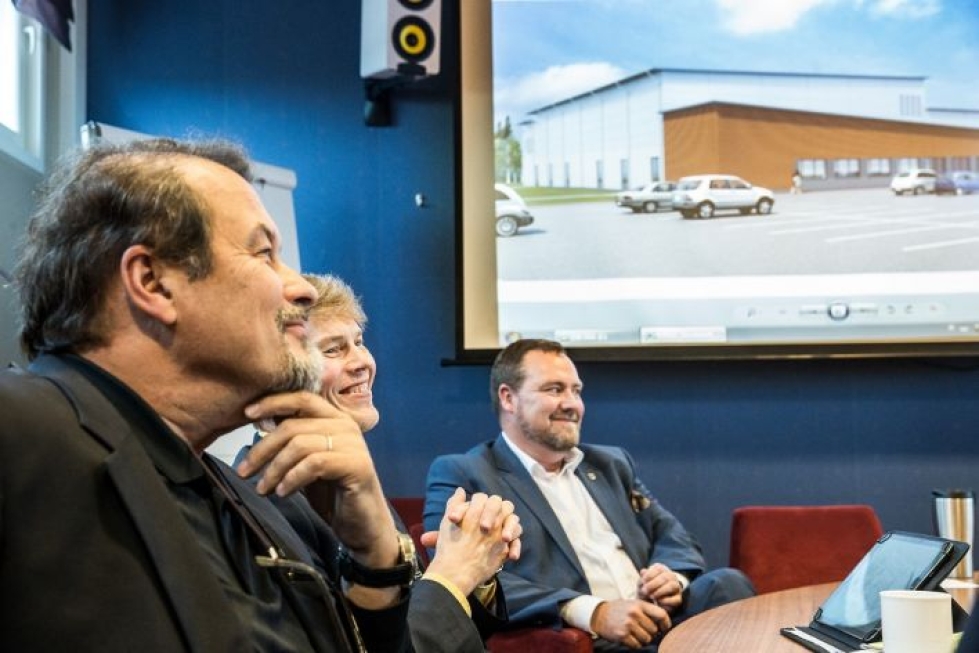 Lieksan hyvinvointijohtaja Arto Sihvonen (vas), kaupunginjohtaja Jarkko Määttänen sekä PKO:n toimitusjohtaja Juha Kivelä arkistokuvassa syyskuussa 2017