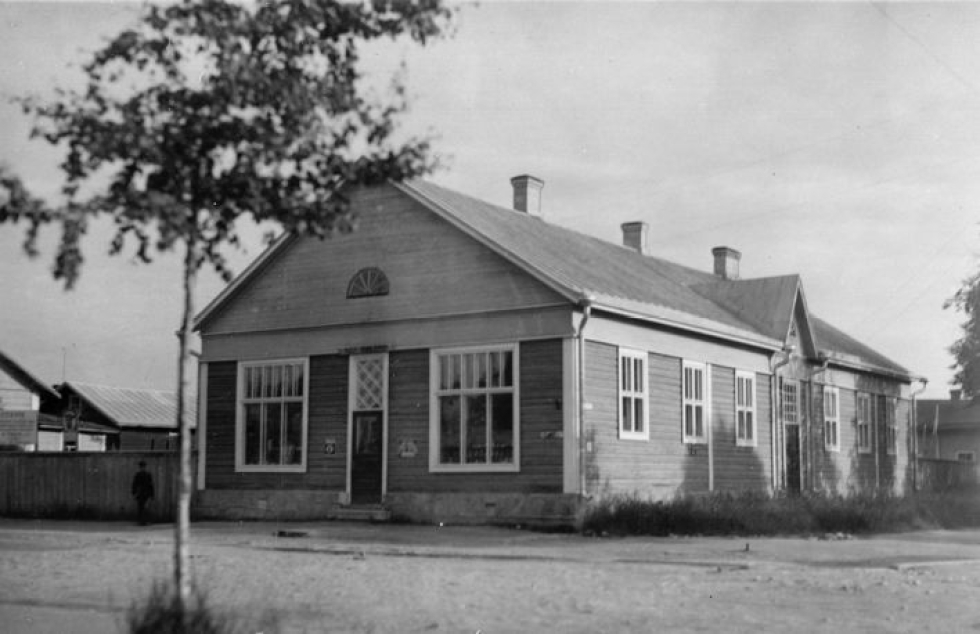 Juhana Murtonen rakensi asuin- ja kauppakartanon Koski- ja Kirkkokadun kulmaan. Tätä paikkaa kutsuttiin myöhemmin Hämäläisen kulmaksi.