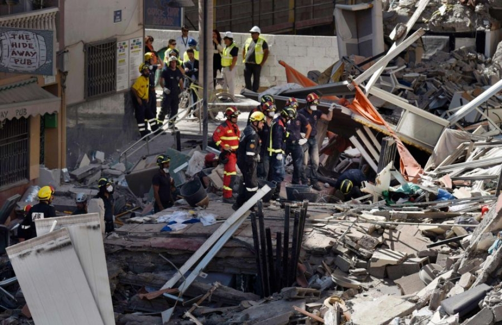 Los Cristianosissa sijaitseva talo romahti torstaina. LEHTIKUVA/AFP