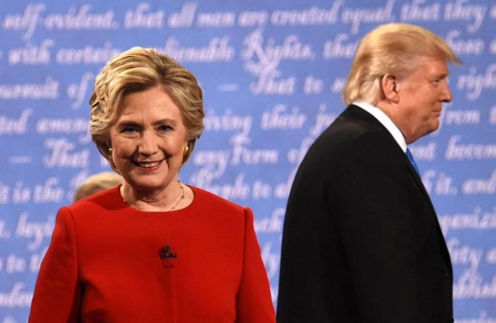 Suomalainen tutkija arvioi, että Hillary Clinton (vas.) onnistui ensimmäisessä vaaliväittelyssä selvästi paremmin kuin Donald Trump. LEHTIKUVA/AFP