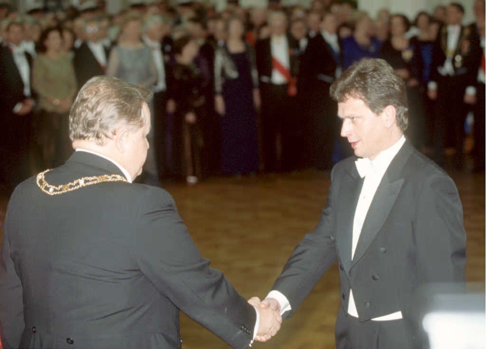 Vuonna 1995 oikeusministeri Sauli Niinistö toimi pääministerin sijaisena itsenäisyyspäivän juhlallisuuksissa.