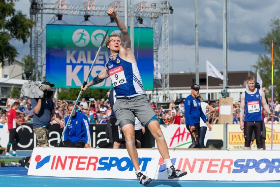 Lassi Etelätalo on puhkonut 84 metriä parikin kertaa urallaan. Nyt 78 metrin kaarellakin sai Antti Ruuskasen ja Ari Mannion poissaollessa SM-pronssia.