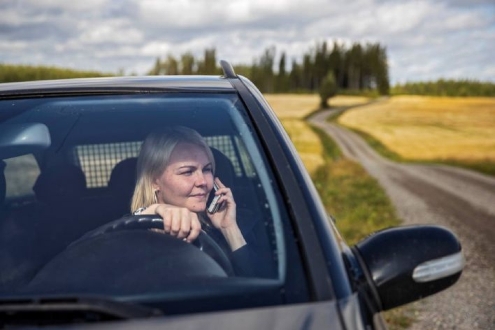 Niina Suorsa auttaa Pohjois-Savossa tilallisia, joilla on taloudellisia tai henkisiä vaikeuksia.