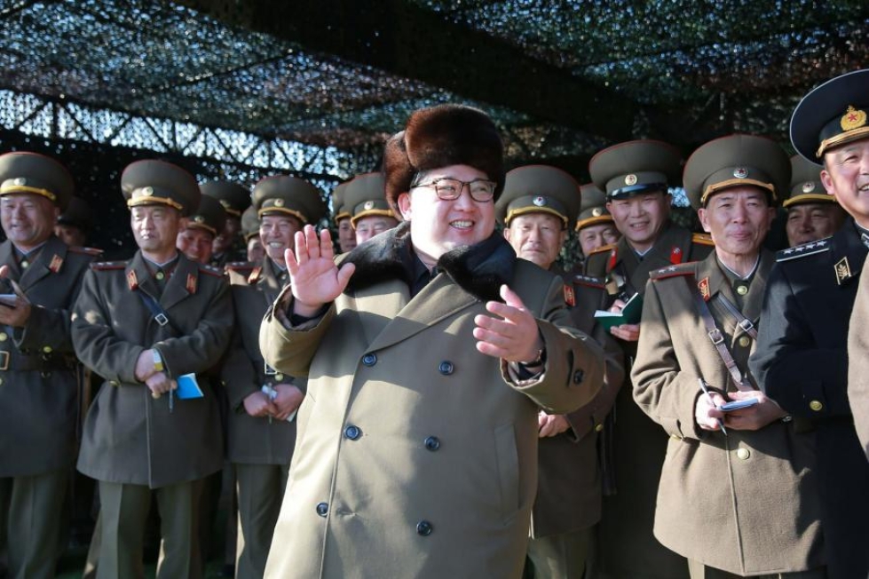 Pohjois-Korean johtaja Kim Jong-un kuvattuna panssarivaunujen miehistöjen kilpailussa. LEHTIKUVA/AFP