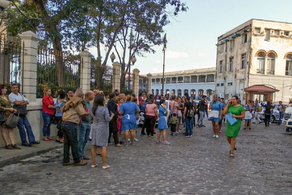 Järistys tuntui voimakkaana myös Kuuban pääkaupungissa Havannassa, missä useita keskustan rakennuksia tyhjennettiin ja tuhannet ihmiset pakenivat sisältä ulos kaduille. LEHTIKUVA/AFP