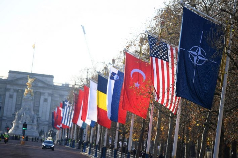 Naton jäsenmaiden lippuja Lontoossa joulukuussa 2019. LEHTIKUVA / AFP
